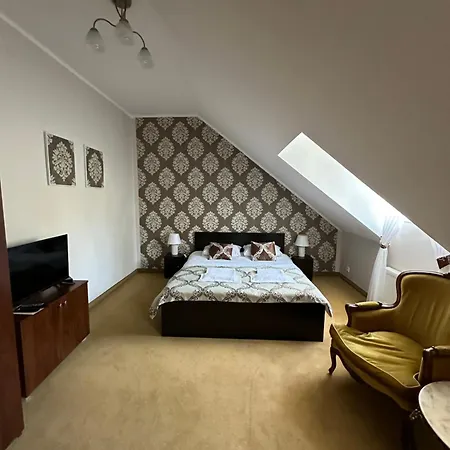 Pałac *